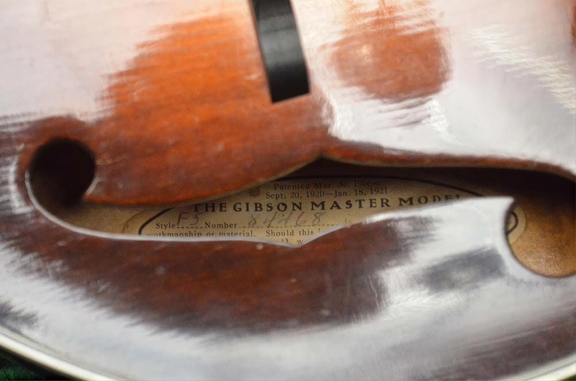 Gibson Master Model label visible through an f-hole